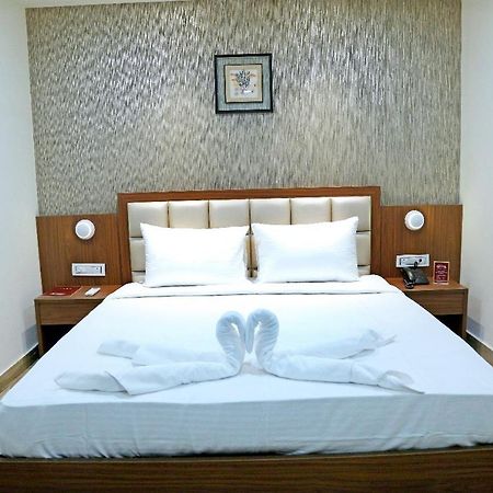 Hotel Shubham Celebrations Haidarábád Kültér fotó